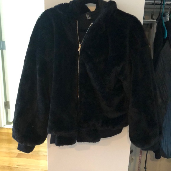Forever 21 Jackets & Blazers - Black over-sized faux fur bomber